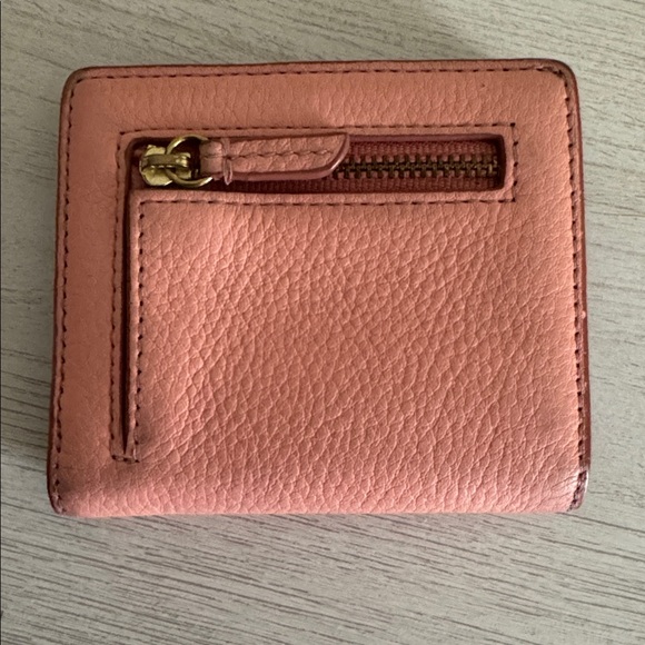 Fossil Coral Leather Bifold Wallet GUC - Picture 2 of 6